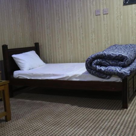 Golden Peak Guest House Gilgit Exterior photo